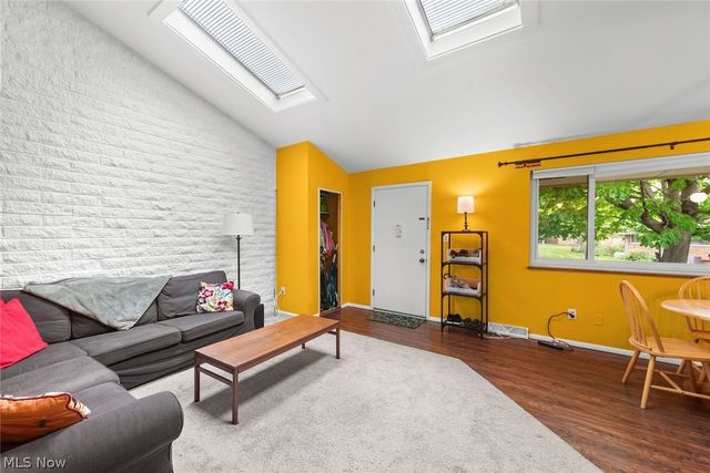 21834 River Oaks Drive E2, Rocky River, OH 44116