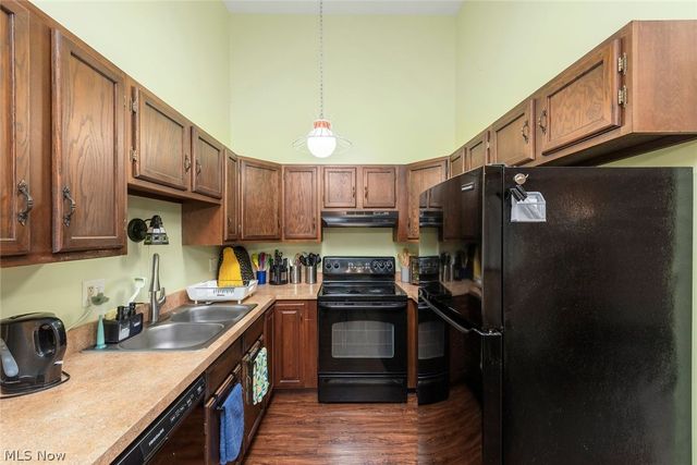 21834 River Oaks Drive E2, Rocky River, OH 44116