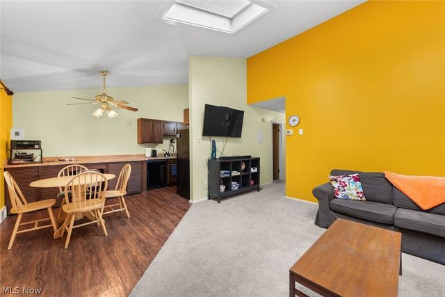 21834 River Oaks Drive E2, Rocky River, OH 44116