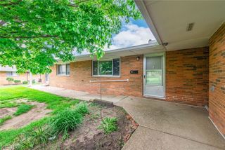 21834 River Oaks Drive E2, Rocky River, OH 44116