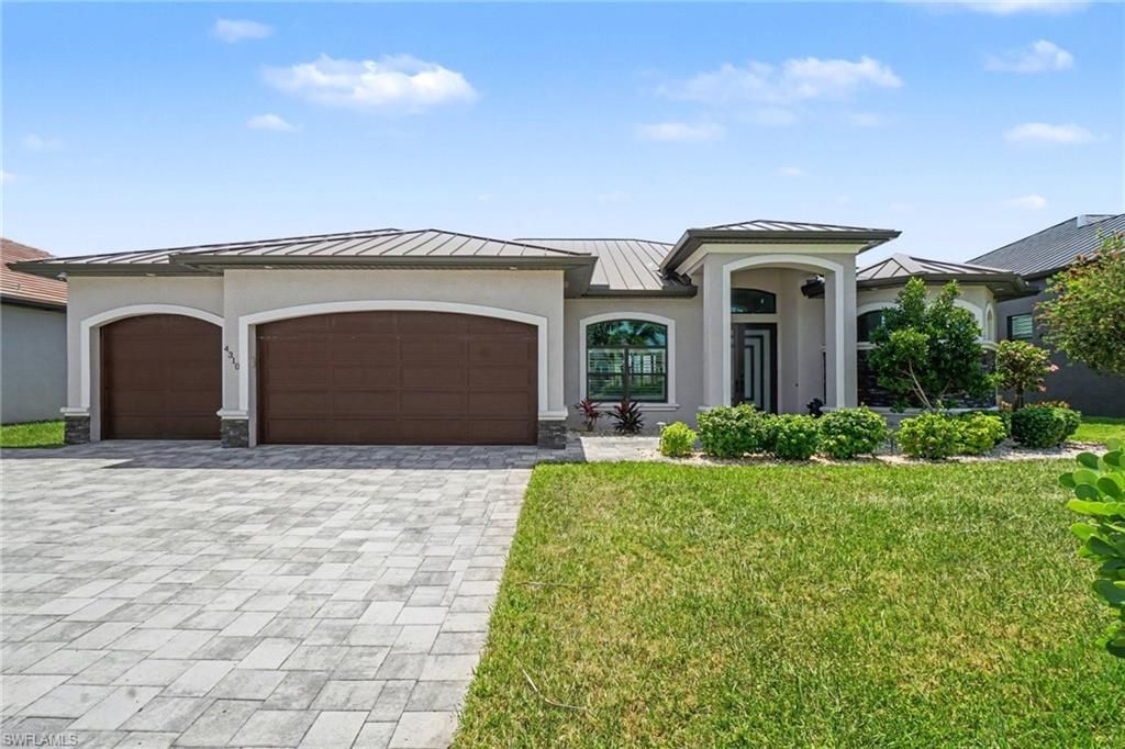 Image 4 of property listing at 4310 Gulfstream PKWY, Cape Coral, FL 33993