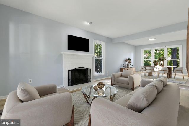 2205 BLUE VALLEY DR, Silver Spring, MD 20904
