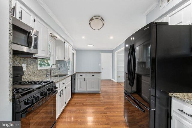2205 BLUE VALLEY DR, Silver Spring, MD 20904