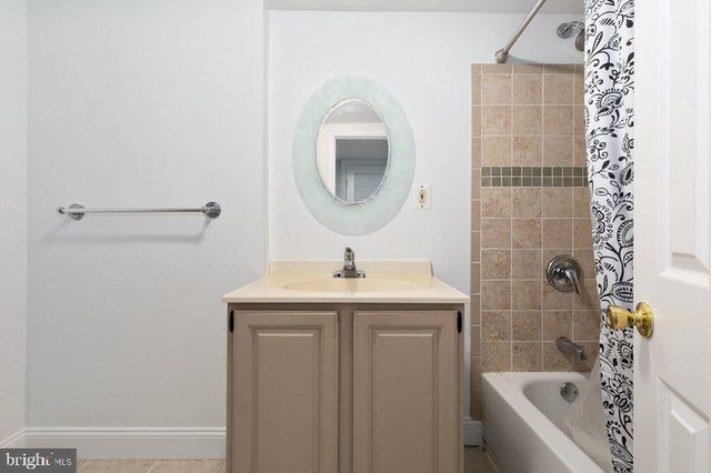 2205 BLUE VALLEY DR, Silver Spring, MD 20904
