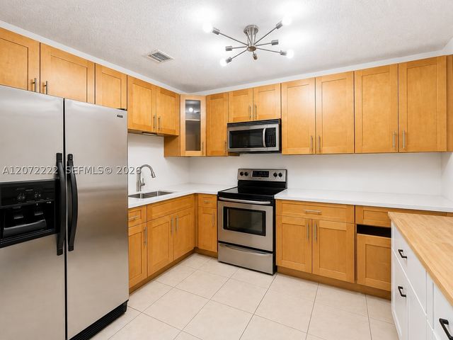 513 NW 22nd Ave 3, Fort Lauderdale, FL 33311