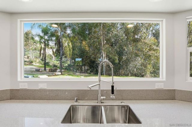 9965 Dunbar Lane, El Cajon, CA 92021