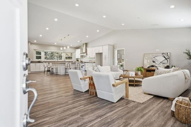 9965 Dunbar Lane, El Cajon, CA 92021