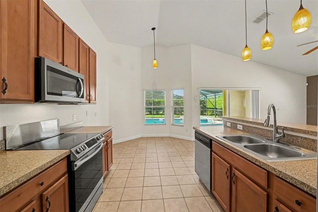 131 OLD BRIDGE CIRCLE, Davenport, FL 33897