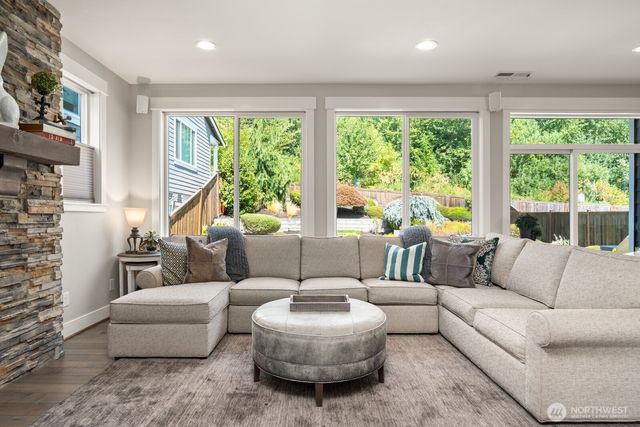 3852 201st Court SE, Sammamish, WA 98075