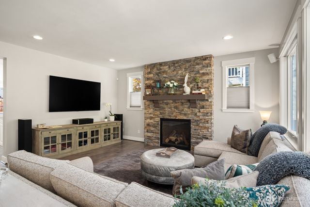 3852 201st Court SE, Sammamish, WA 98075