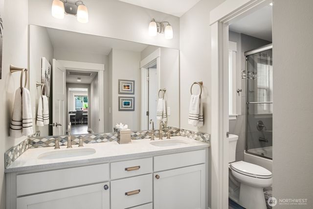 3852 201st Court SE, Sammamish, WA 98075
