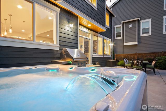 3852 201st Court SE, Sammamish, WA 98075