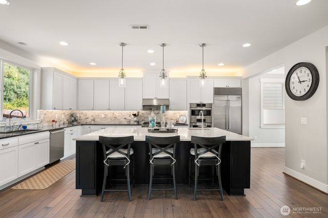 3852 201st Court SE, Sammamish, WA 98075