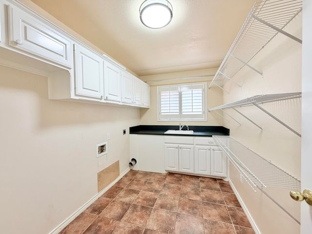 9808 Vicksburg Avenue, Lubbock, TX 79424
