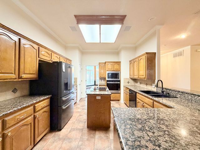 9808 Vicksburg Avenue, Lubbock, TX 79424
