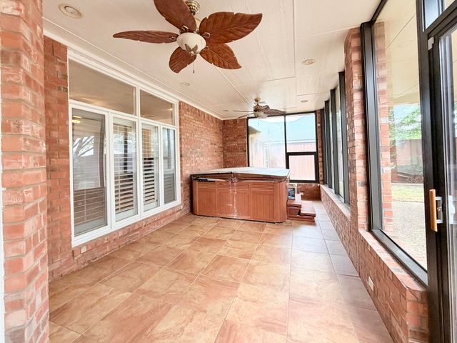 9808 Vicksburg Avenue, Lubbock, TX 79424