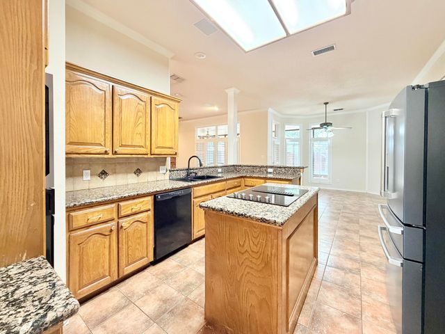 9808 Vicksburg Avenue, Lubbock, TX 79424