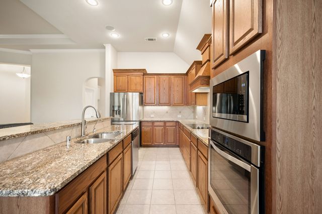 1208 Isabella Lane, Savannah, TX 76227