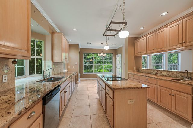 7615 Yaupon DR, Austin, TX 78759