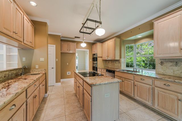 7615 Yaupon DR, Austin, TX 78759