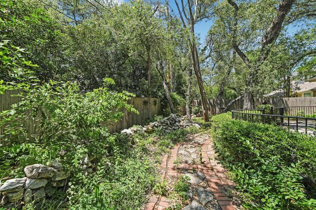 7615 Yaupon DR, Austin, TX 78759