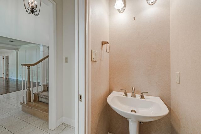 7615 Yaupon DR, Austin, TX 78759