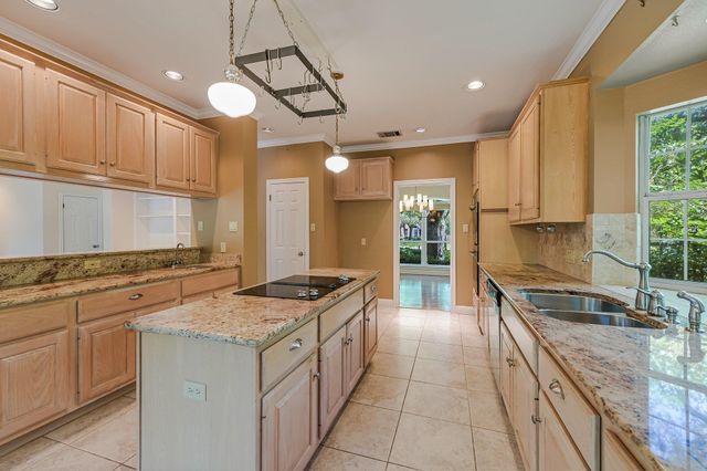 7615 Yaupon DR, Austin, TX 78759