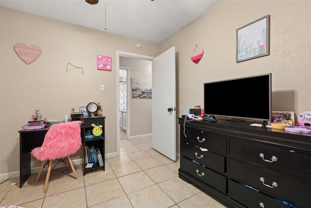 9838 Rocky Hollow Road, La Porte, TX 77571
