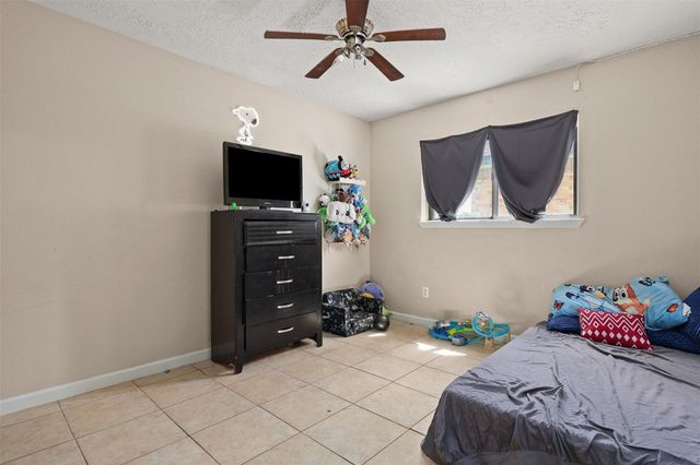 9838 Rocky Hollow Road, La Porte, TX 77571