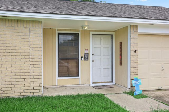 9838 Rocky Hollow Road, La Porte, TX 77571