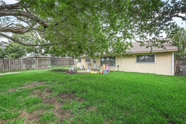 9838 Rocky Hollow Road, La Porte, TX 77571