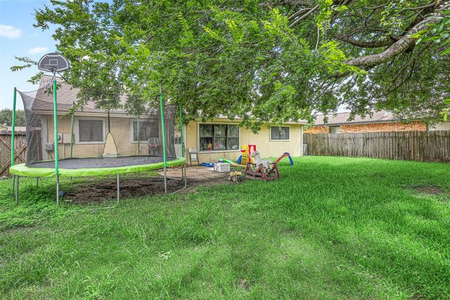 9838 Rocky Hollow Road, La Porte, TX 77571