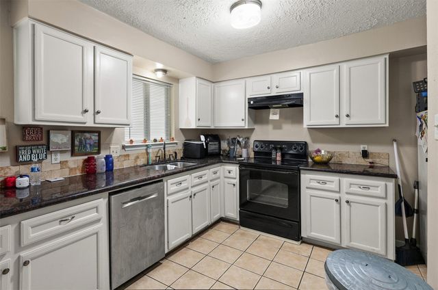 9838 Rocky Hollow Road, La Porte, TX 77571