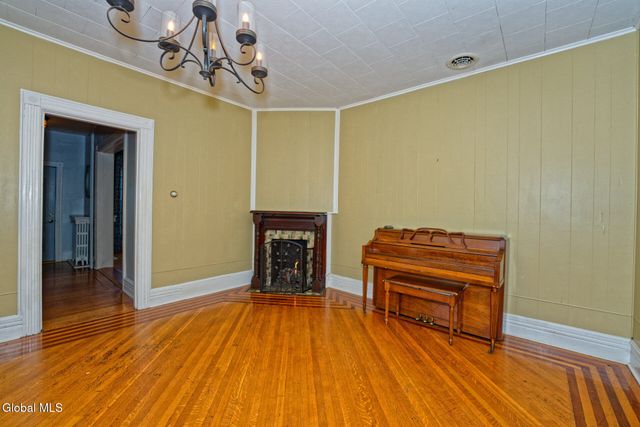 16 Brookside Avenue, Menands, NY 12204