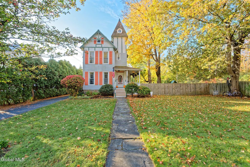 16 Brookside Avenue, Menands, NY 12204