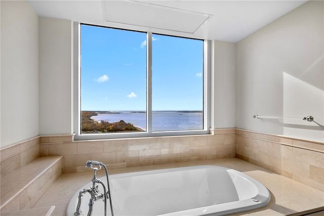 1 Tower Drive 1201, Portsmouth, RI 02871