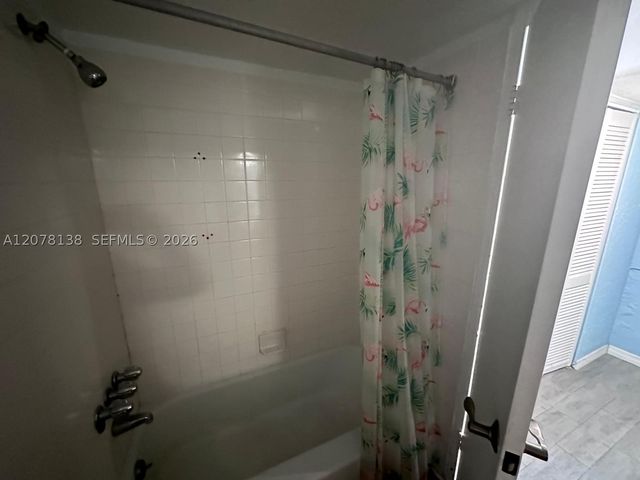 26 Diplomat Pkwy 2342, Hallandale Beach, FL 33009