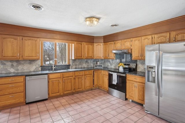 80 Elizabeth Dr, Ludlow, MA 01056