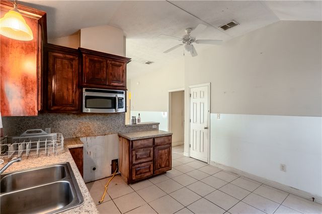 917 North Hull Street, Caldwell, TX 77836