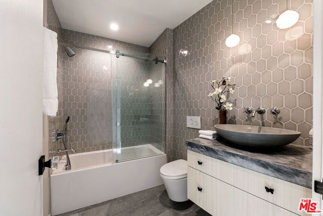 31558 Victoria Point Road, Malibu, CA 90265