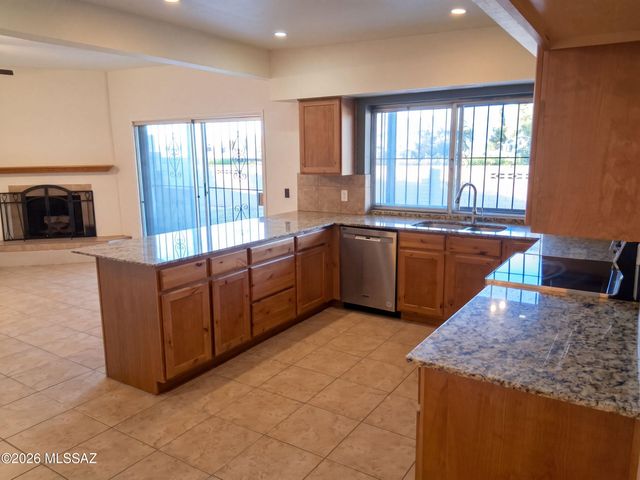 8941 E Rosewood Street, Tucson, AZ 85710
