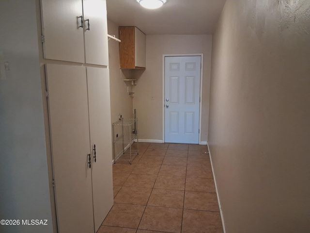 8941 E Rosewood Street, Tucson, AZ 85710