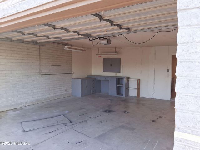 8941 E Rosewood Street, Tucson, AZ 85710