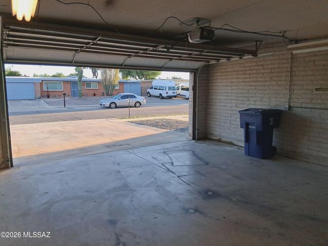 8941 E Rosewood Street, Tucson, AZ 85710