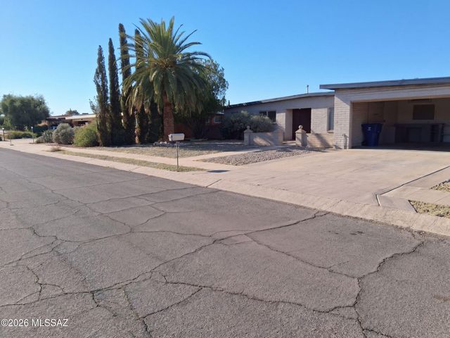 8941 E Rosewood Street, Tucson, AZ 85710