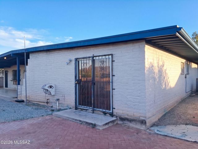 8941 E Rosewood Street, Tucson, AZ 85710