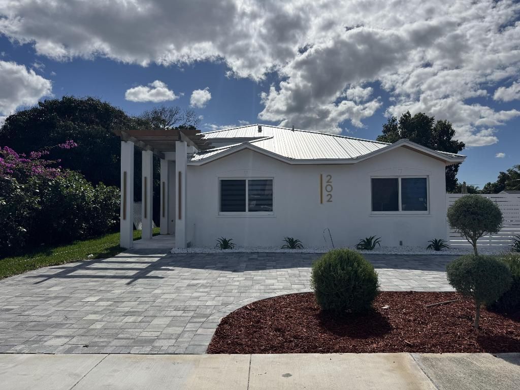 202 SE 4th Street, Delray Beach, FL 33483