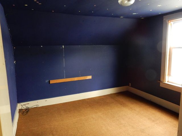 594 E Main Street, Newport City, VT 05855