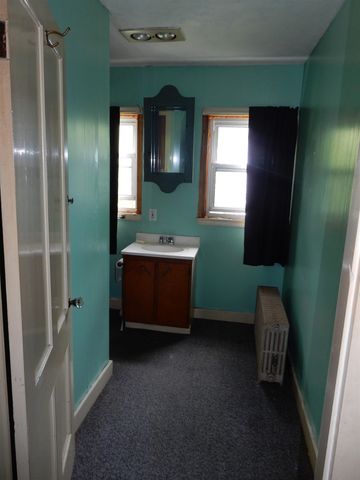 594 E Main Street, Newport City, VT 05855