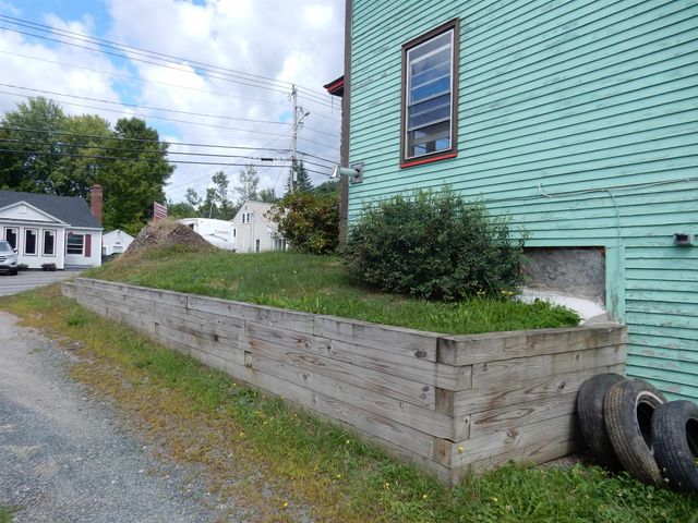 594 E Main Street, Newport City, VT 05855